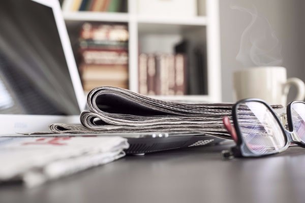 將要整列的零件隨意放到整列機(jī)治具板，然后加以各 01